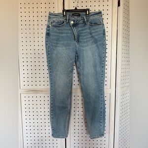 Judy Blue Women's Light Blue Skinny Jeans